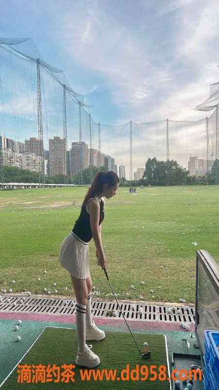 深圳楼凤-南山贝拉，175cm长腿美女，22岁1300P起