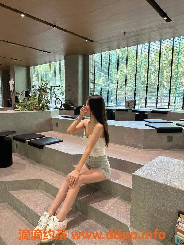 深圳楼凤资源信息,福田区嫩妹小面包，舌吻制服服务超赞！