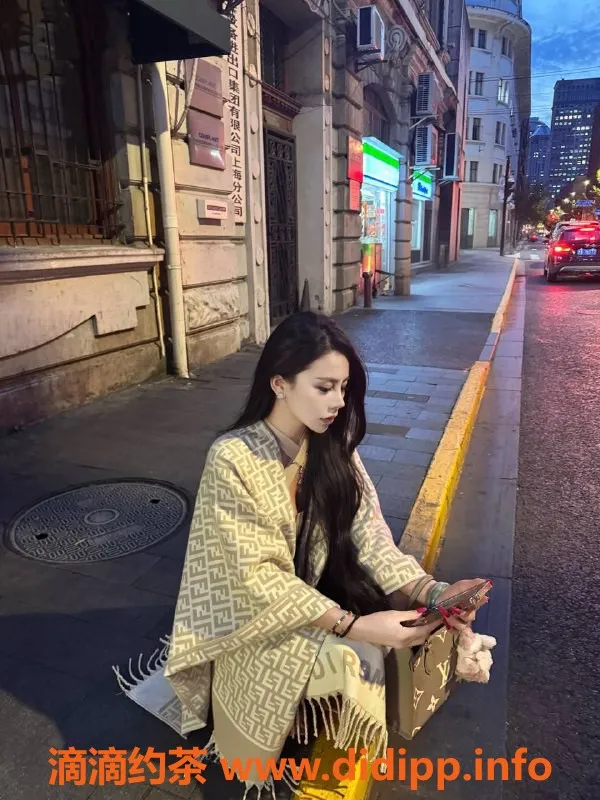 广州楼凤-天河小龙女，大胸御姐服务型美眉