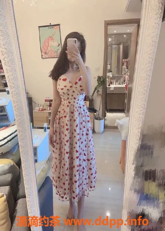 广州楼凤-天河丰满少妇诗诗，COS服务只需1100p