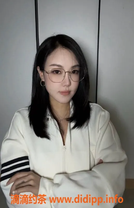 广州楼凤-海珠董小姐，清纯少女800p服务等你来体验！