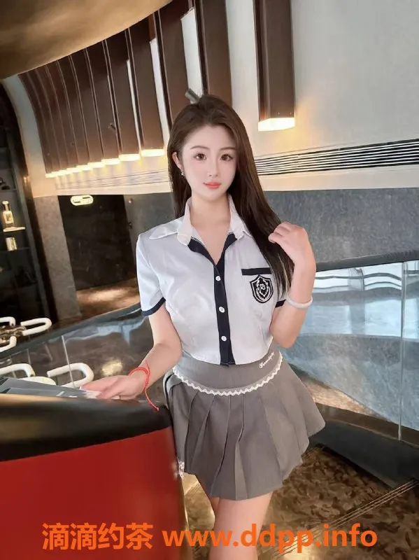 深圳楼凤-福田玲玲，20岁大胸美女，168cm 48kg，1600元起