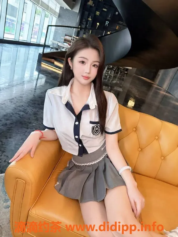 深圳楼凤-福田玲玲，20岁大胸美女，168cm 48kg，1600元起