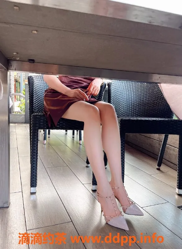 深圳楼凤-南山24岁米修，3500元起，长腿美眉等你来约