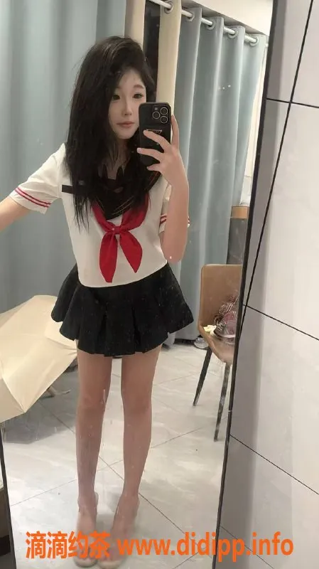 深圳楼凤-龙岗小小，18岁163cm大胸嫩妹，800元起