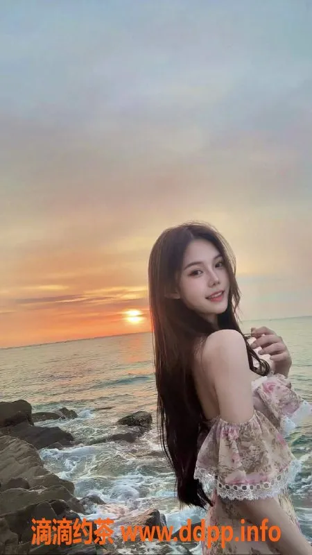 广州楼凤-天河桐桐，800p享舌吻与大奶服务