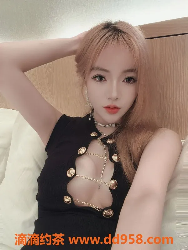 深圳楼凤-福田菲艺，22岁168cm，50kg，1000元舌吻服务