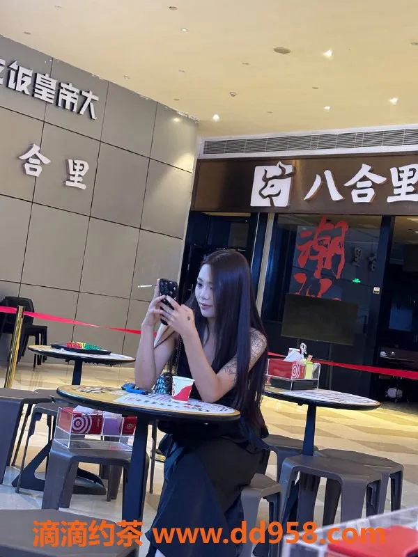 深圳楼凤-南山苏苏，18岁，168cm，45kg，超值服务等你体验