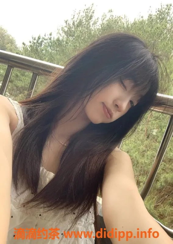 深圳楼凤-龙华嫩妹伊一，18岁163cm、43kg，1200元起