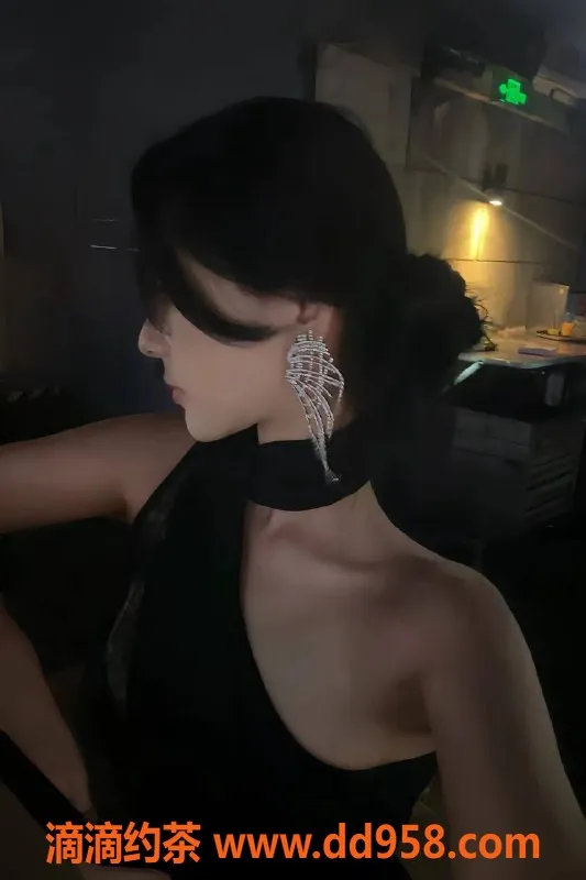 深圳楼凤资源信息,福田御姐夏星瑶，丝袜制服诱惑，1400/2400