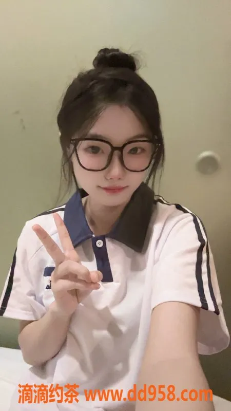 广州楼凤-白云区红楼小希，162身材B罩杯，性价比超高