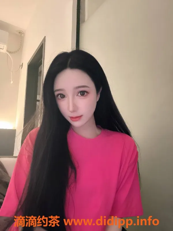 深圳楼凤-福田嫩妹乔依然，900P起，制服服务超赞！