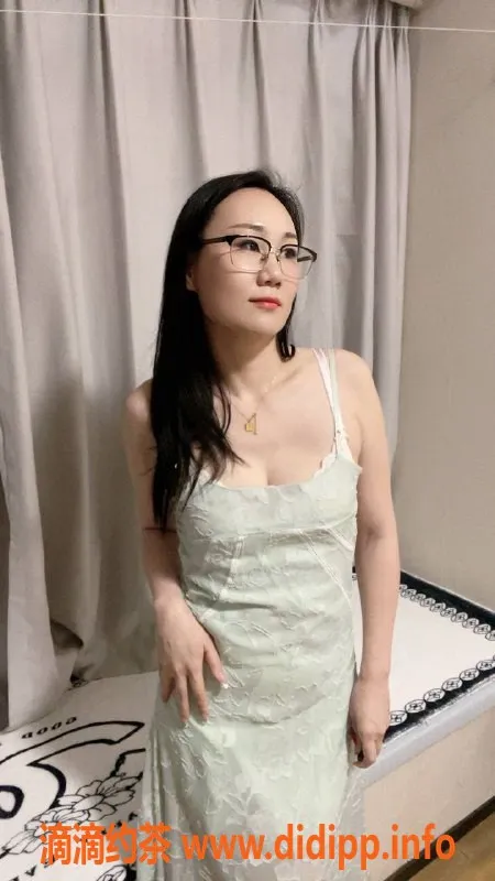 广州上门服务资源信息,天河女神张张，服务型舌吻高手，1000p上门
