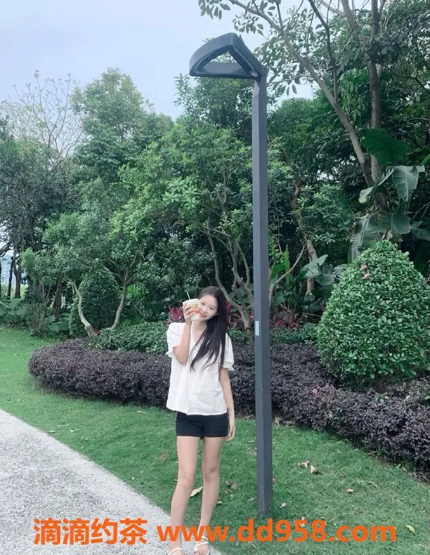 广州楼凤-天河嫩妹雯雯，800元热情服务！