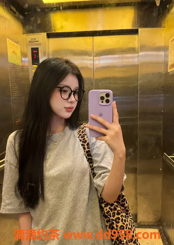 广州楼凤资源信息,天河区19岁嫩妹葡萄，身高164，价格800起