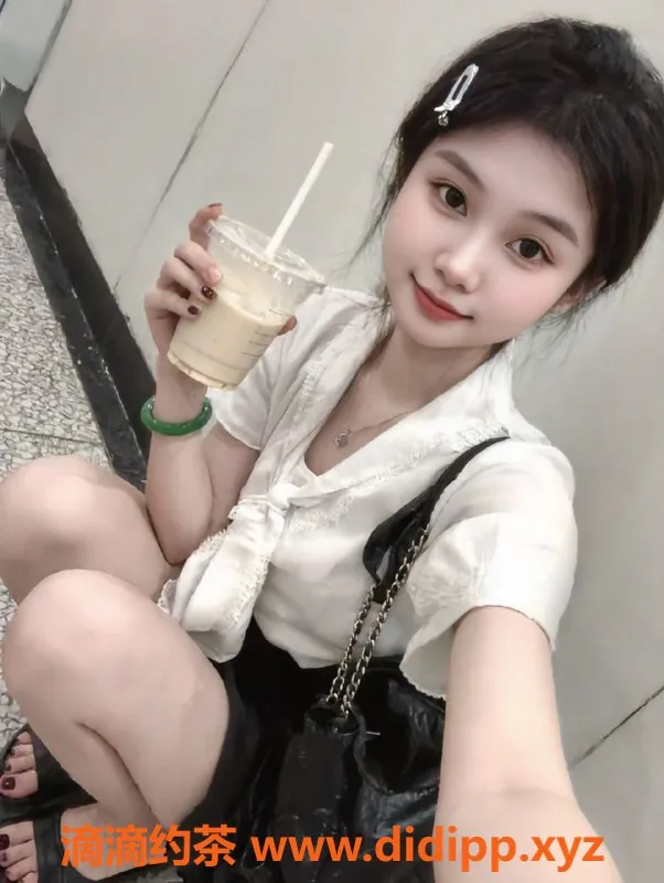 广州楼凤-白云区19岁小滢：165cm 34C闺蜜同行