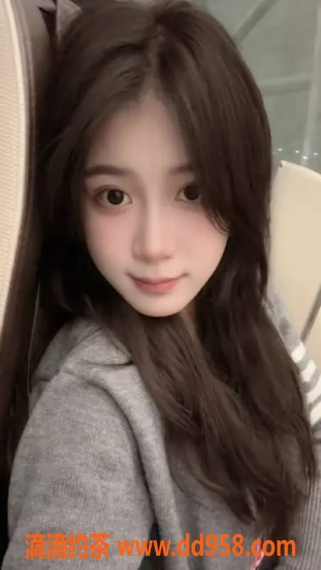 广州楼凤-天河嫩妹小九，600元制服丝袜服务