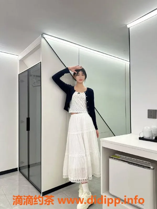 深圳楼凤资源信息,南山高颜值嫩妹晴宝，173cm 46kg 18岁