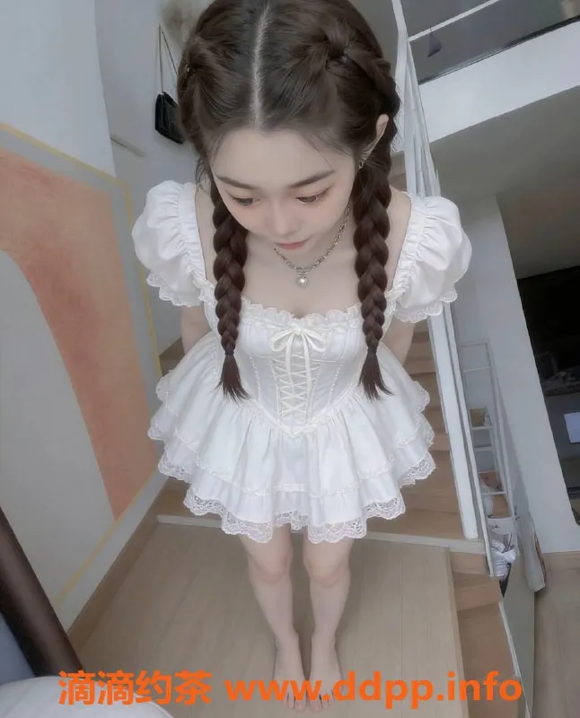 昆明楼凤-西山区广东妹，800元舌吻双飞服务