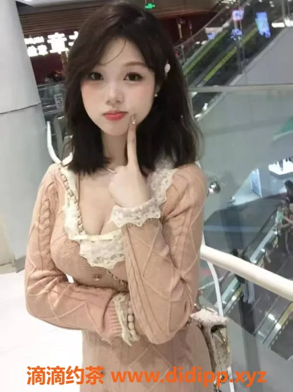 广州楼凤-广州晓港高颜值00后嫩模，诱惑黑丝制服