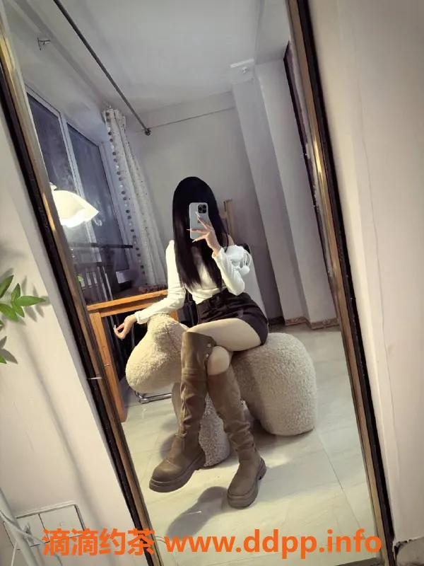 重庆楼凤-渝北小玲，18岁C杯嫩妹，166cm多种服务等你体验