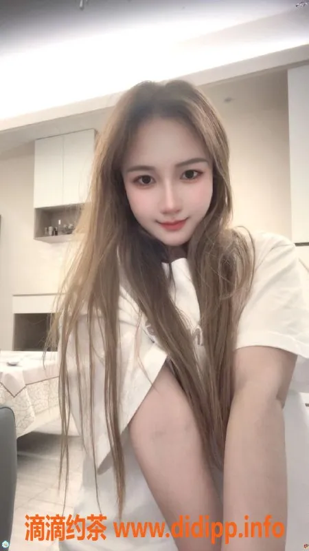 广州楼凤-佛山田小甜，清纯可爱私教，800元内