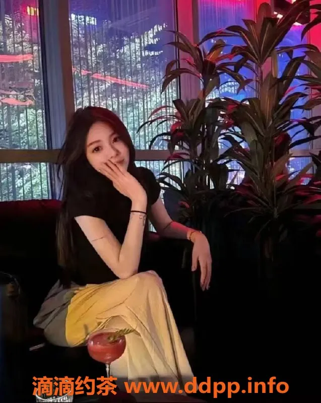 广州楼凤-番禺区小狐狸，23岁163cm，C罩杯蜜桃臀