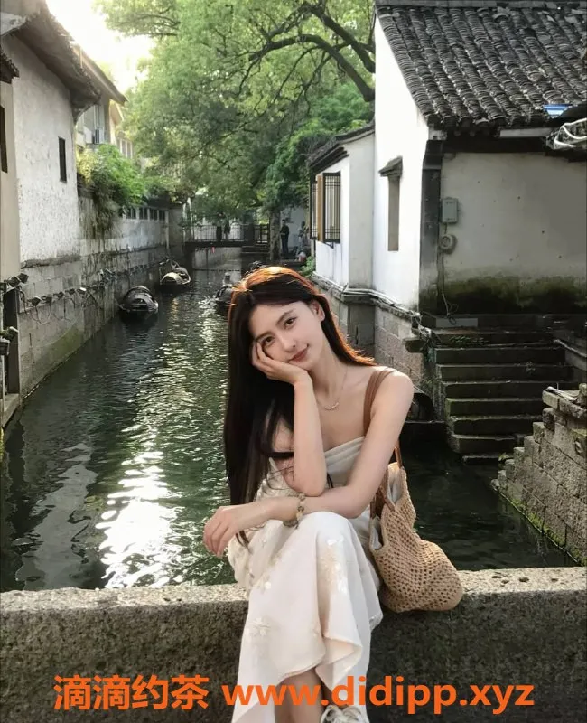 深圳楼凤-龙岗桥本有菜 167cm 45kg 02年生 专业口爆服务