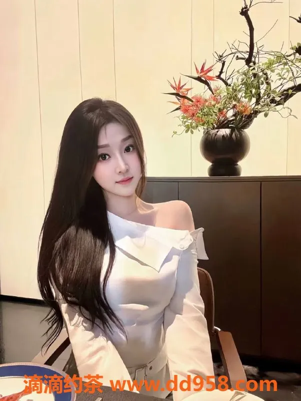 深圳楼凤-南山嫩妹胡灵儿，700元体验双向服务