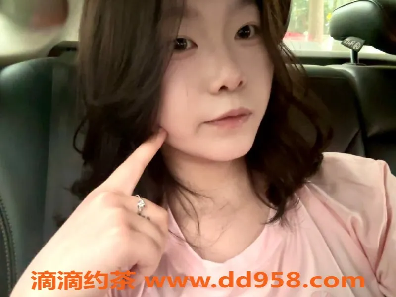 广州楼凤资源信息,天河柚柚，甜美学妹，舌吻69，600元起