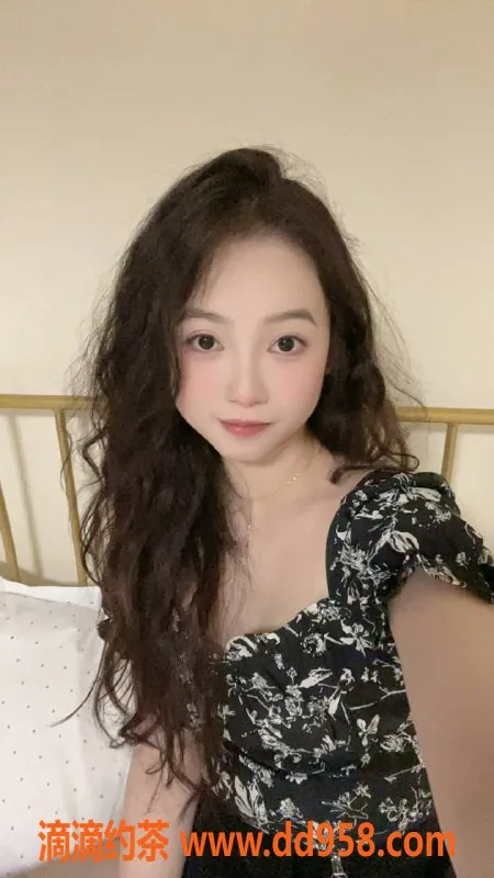 广州楼凤-白云区贝贝，22岁C罩杯，精致服务等你体验