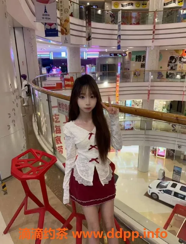 深圳楼凤-龙华小萝，900元享鸳鸯浴服务