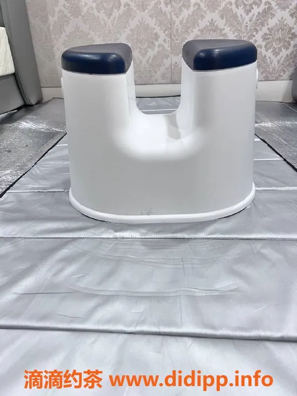 深圳楼凤-深圳罗湖樱桃姐妹双飞泡泡体验，超值价格！