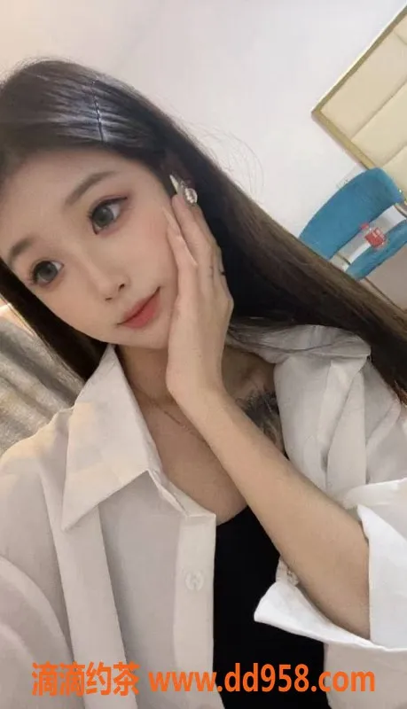 广州楼凤-番禺雪梨，600元舌吻69服务，来试试吧！