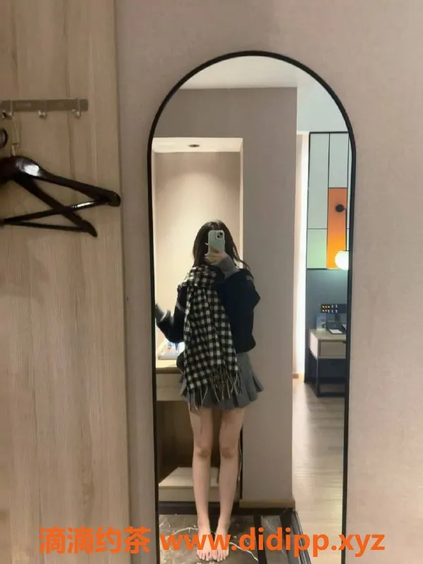 深圳楼凤-龙华白玥，800元享鸳鸯浴和舌吻服务