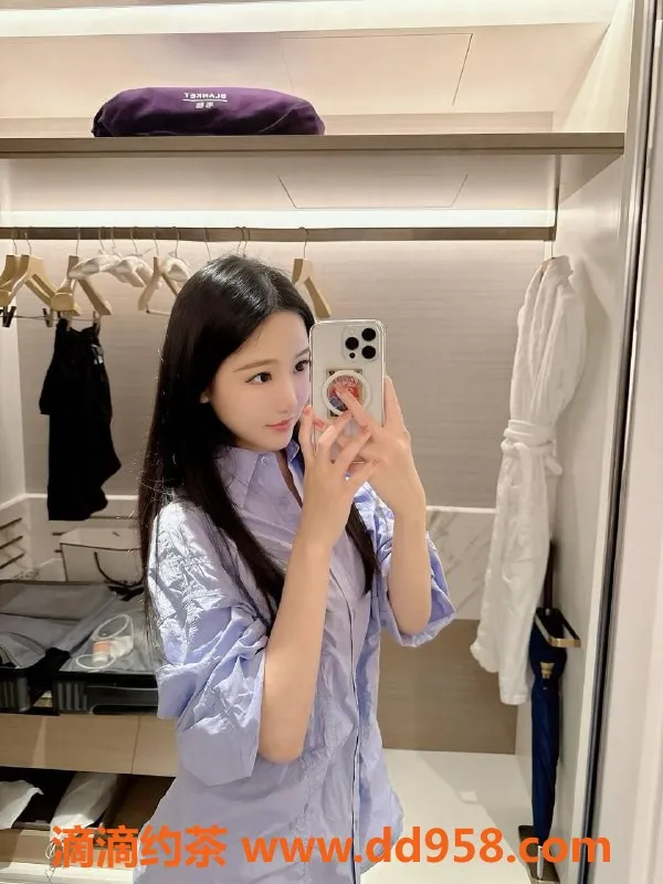 广州楼凤-天河冰冰，视频验证学妹，1200元等你来体验！