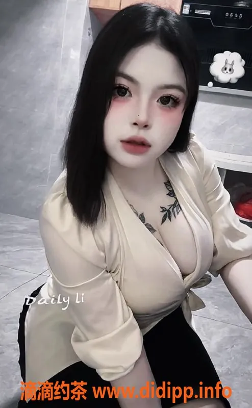 深圳楼凤-龙岗小冉，700元享鸳鸯浴与69服务