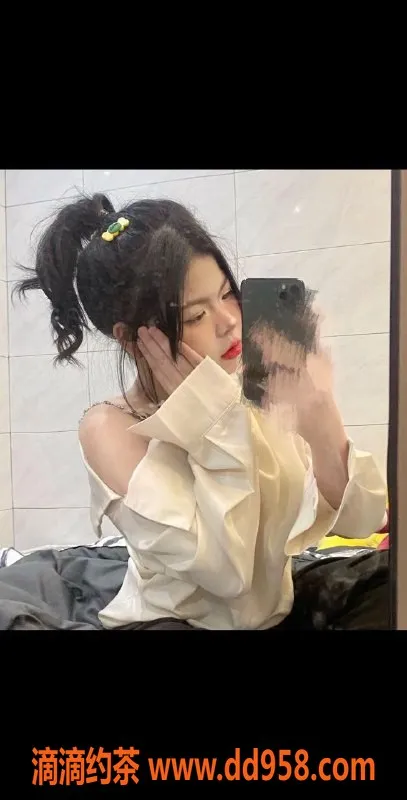 深圳楼凤-龙岗小冉，700元享鸳鸯浴与69服务