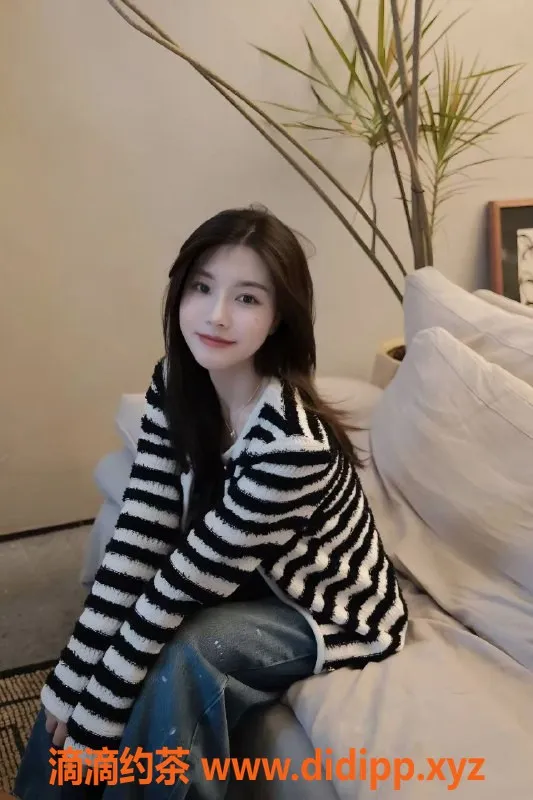 广州楼凤-白云区22岁甜甜，164cm身高51斤，提供多项服务