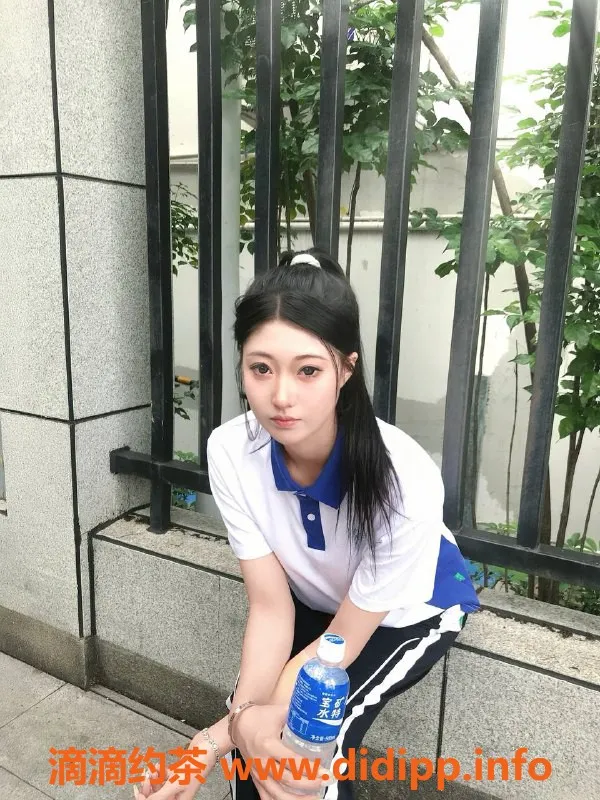 深圳楼凤-福田战战，172cm高挑嫩妹，1200元起