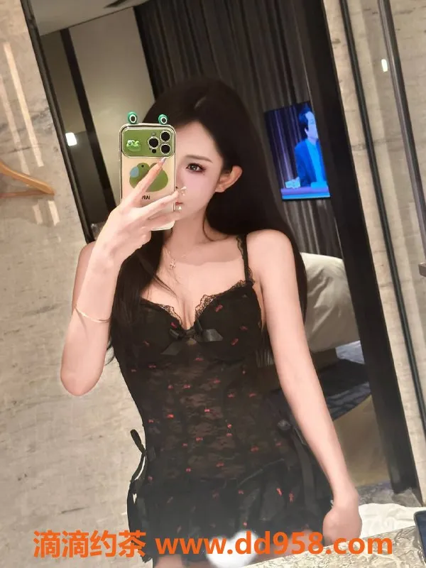 深圳楼凤-福田Vicky，165cm 44kg，舌吻服务等你尝试