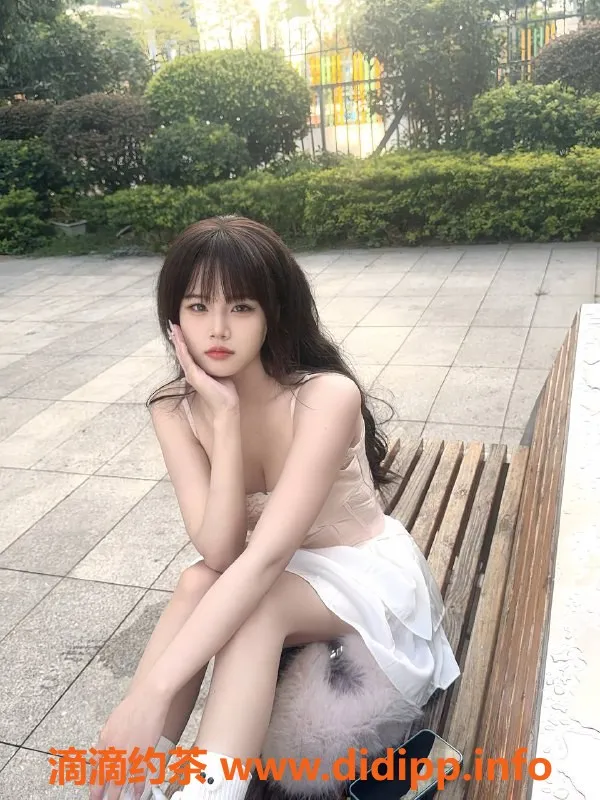 广州楼凤-南海区伊一：160cm D罩杯 大奶嫩妹推荐