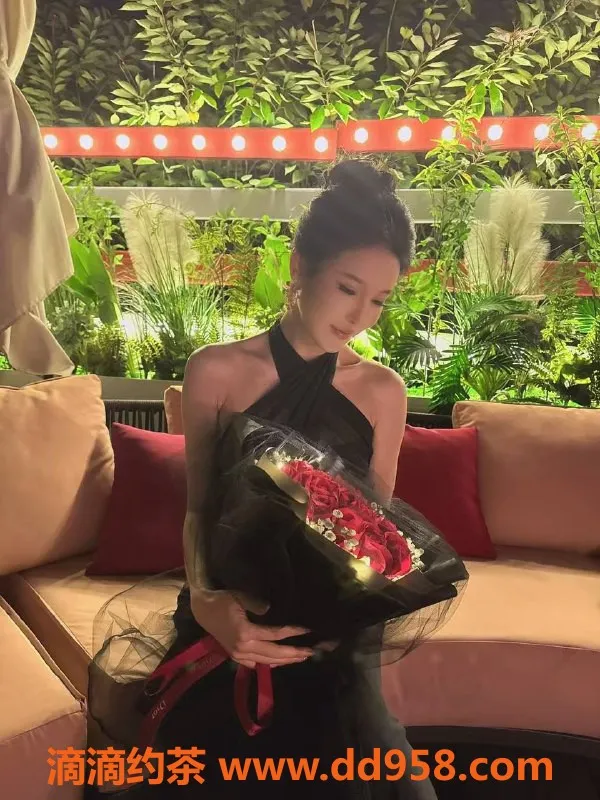 深圳楼凤资源信息,福田楚楚，1300元享鸳鸯浴与制服服务