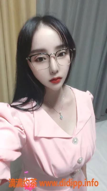 广州楼凤-白云金沙洲小蜜桃，800元体验舌吻与69服务