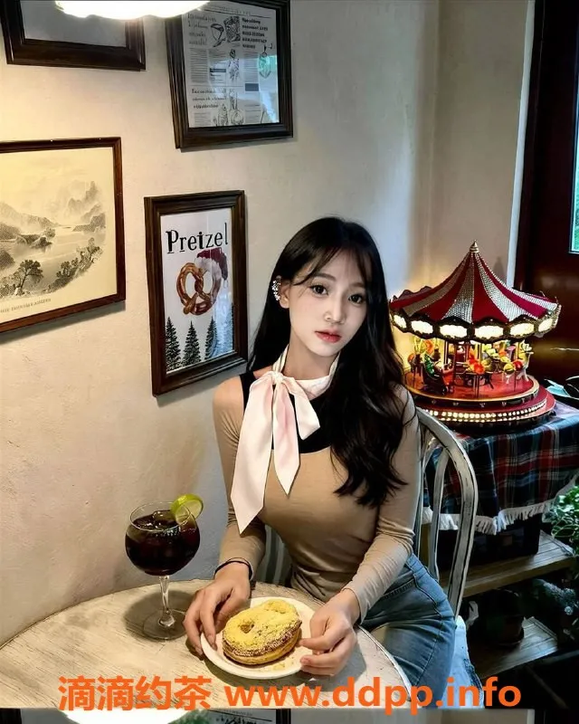 广州楼凤-天河学妹蔓琳，颜值超高，800元体验！