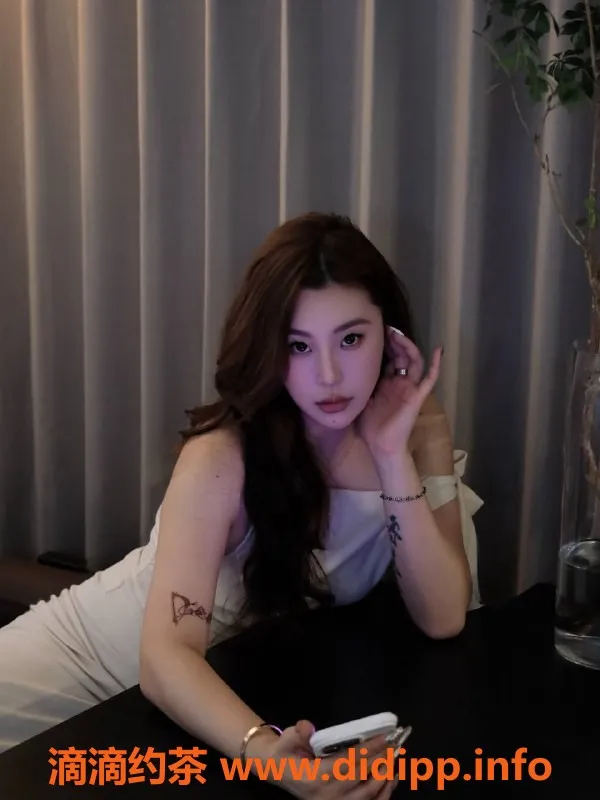 深圳楼凤-福田御姐Vivian，176身高C胸，1200P起