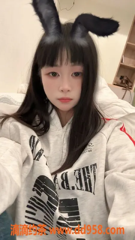 广州楼凤-天河小希芸，700元视频验证学妹等你来体验