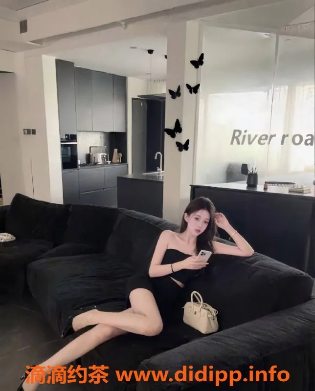 广州楼凤-白云区21岁嫩妹妮妮，163cm，44斤，性价比高！