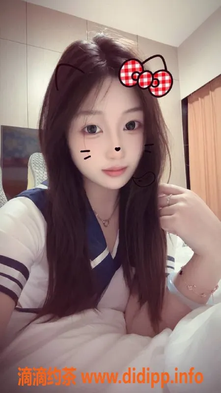 深圳楼凤-宝安小小，800元享鸳鸯浴与69服务