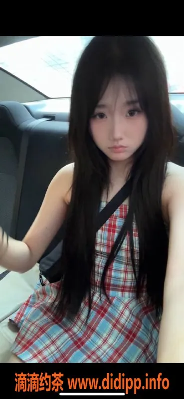 深圳楼凤-龙华娜娜，1000元提供优质鸳鸯浴与舌吻服务